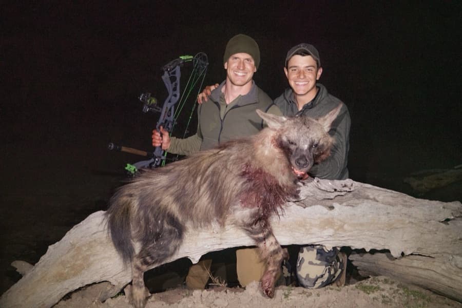 Josh Bowmar's bowhunt with Danie Geel